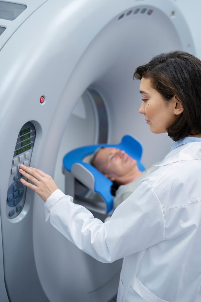 درمان تومور مغزی با رادیوتراپی پیشرفته توسط بهترین متخصص